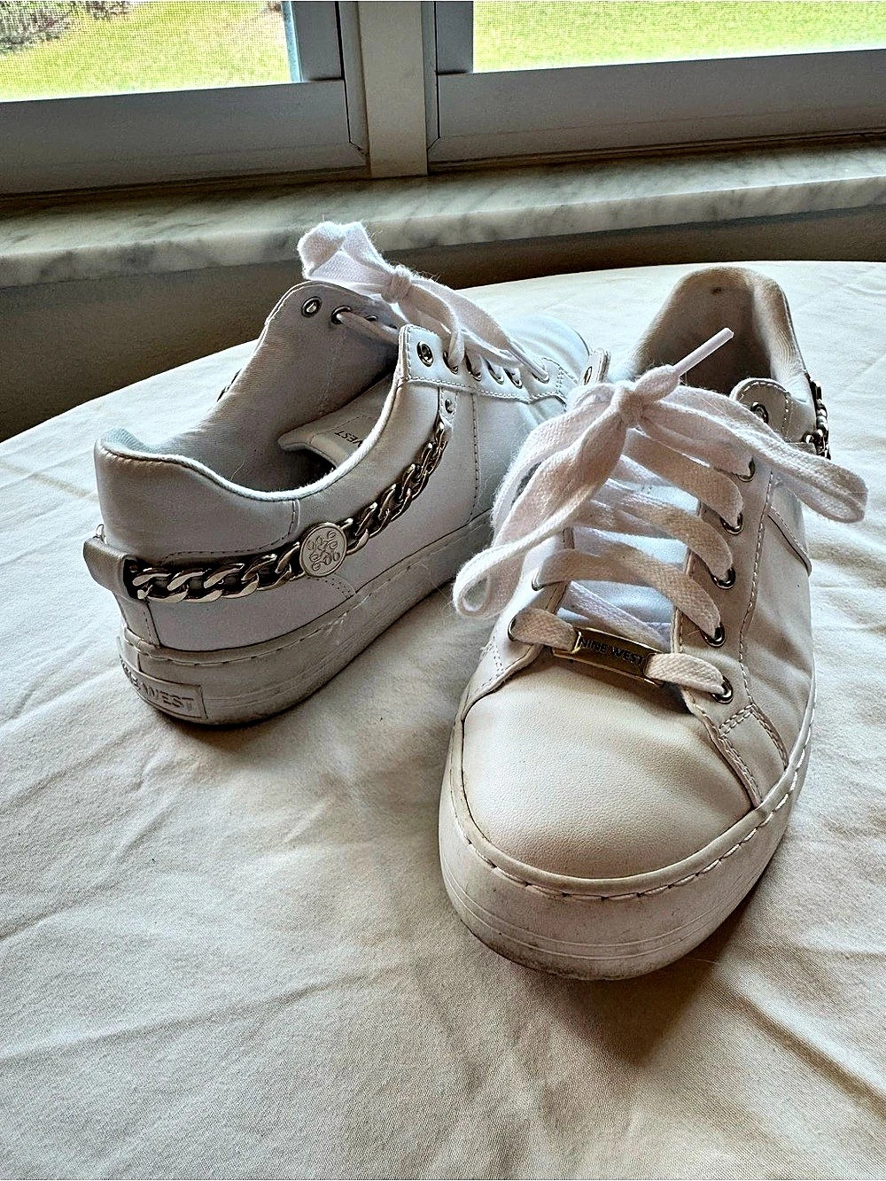 Nine West WNGRIES3-R White Gold Chain Accent Sneakers US 8